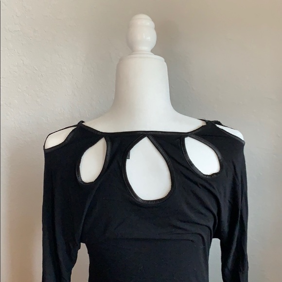 ArdenB Long Sleeve Key Hole Top - Picture 4 of 5